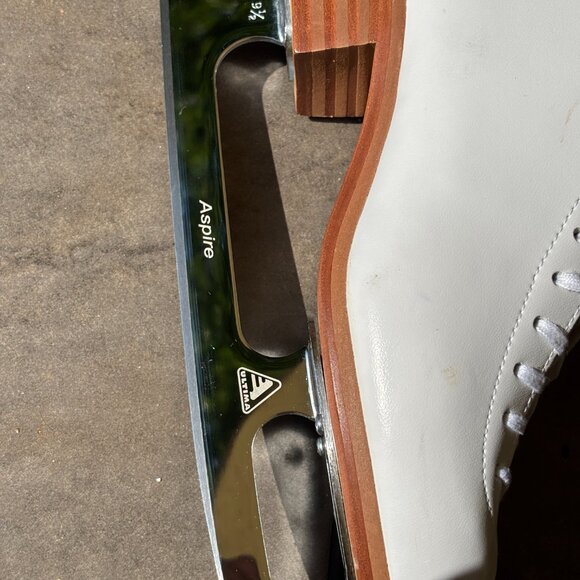 Jackson Freestyle Women’s Ice Skates (FS2190) with Aspire blades Size 6  C - Picture 9 of 16